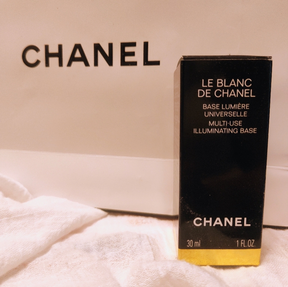 CHANEL Le Blanc Multi-Use Base
